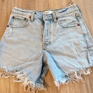 Abercrombie & Fitch Low Rise Baggy Short Size 6/28